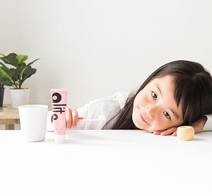 メインビジュアル4 alitoで歯みがきする女の子