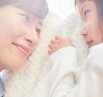 メインビジュアル7 笑い合う親子